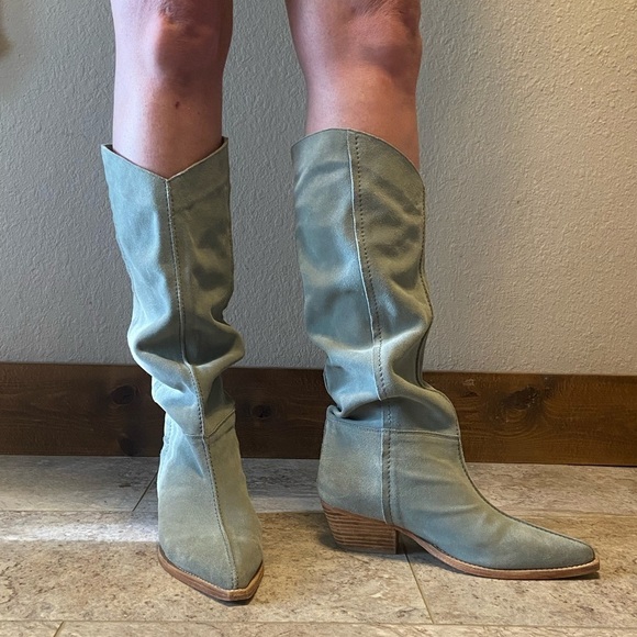 Free People size 39 EU, 8.5 US sway low slouch boots light blue EUC SOLD OUT - Picture 5 of 11
